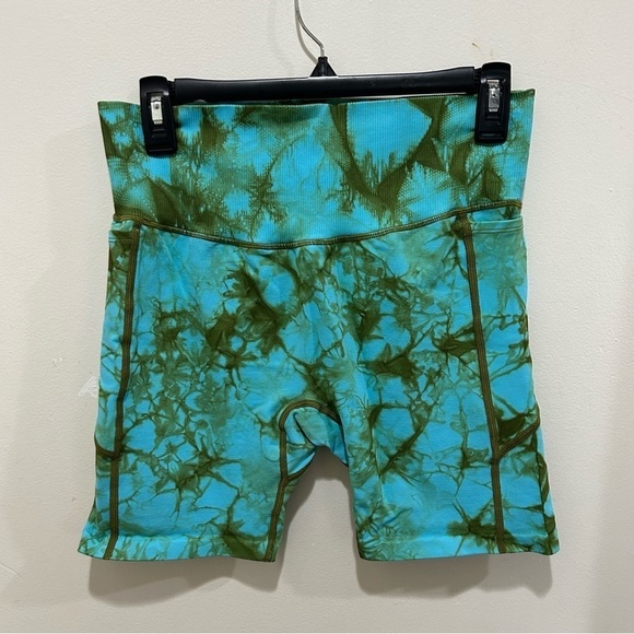 PINK Active Blue & Green Tie-Dye Biker Shorts with Side Pockets Size Large - Picture 1 of 7